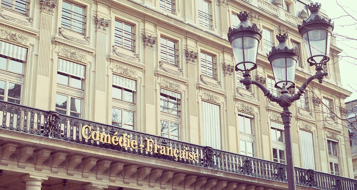 Longchamp's tweet photo. #LongchampParisPremier Curtain up! Longchamp has been partner and patron to the Comédie Française since 2008. #LongchamplovesParisPremier https://t.co/d87X4KrJdP