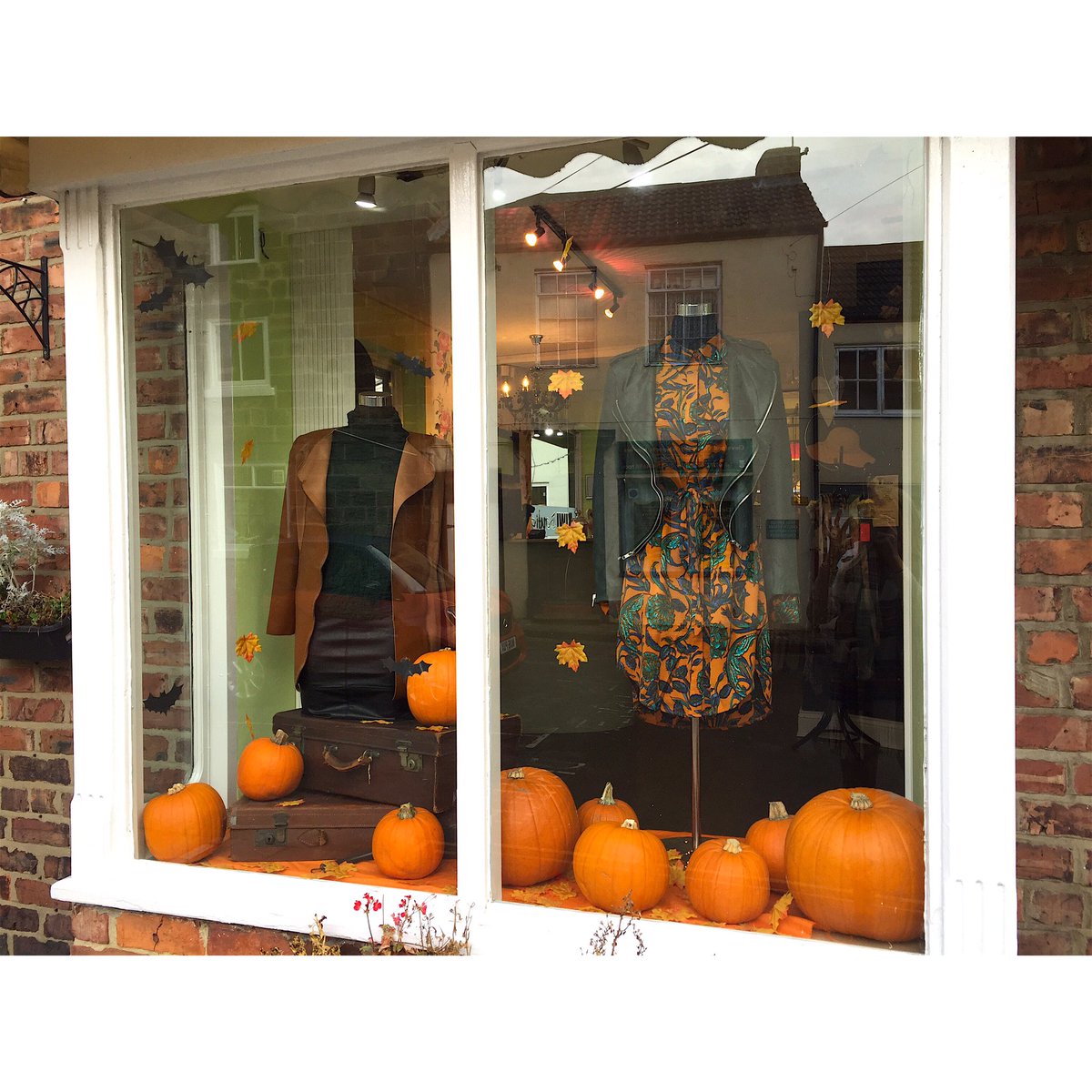 Ghouls just wanna have fun 🍂🎃

Join us today 10am - 5pm for drinks, nibbles, discounts &amp; for a chance to win £50 voucher to spend in KIWI !!