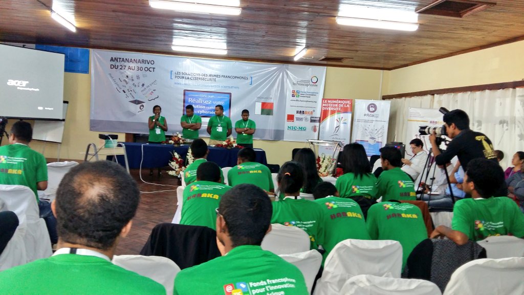 riskssolutions's tweet photo. Excellente mobilisation de la jeunesse de #Madagascar au #hackathon #RisksSolutions pour la #Cybersecurite organisé par l'@OIFfrancophonie https://t.co/MnLpqCaG1s