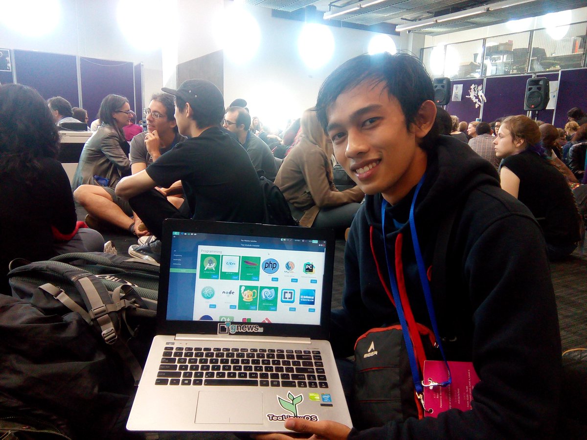 Nidhiya_V_Raj's tweet image. Cool #programmers #os #tealinuxos by @dikyarga @mozillafestival