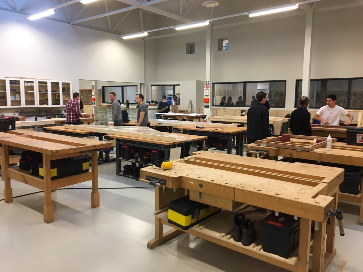 hugodejonge's tweet photo. Prachtige nieuwbouw van het Hout- en Meubileringscollege geopend. Beroepsonderwijs zoals het bedoeld is. #vakmanschap @HMCmbovakschool https://t.co/ZLUe16q6aF