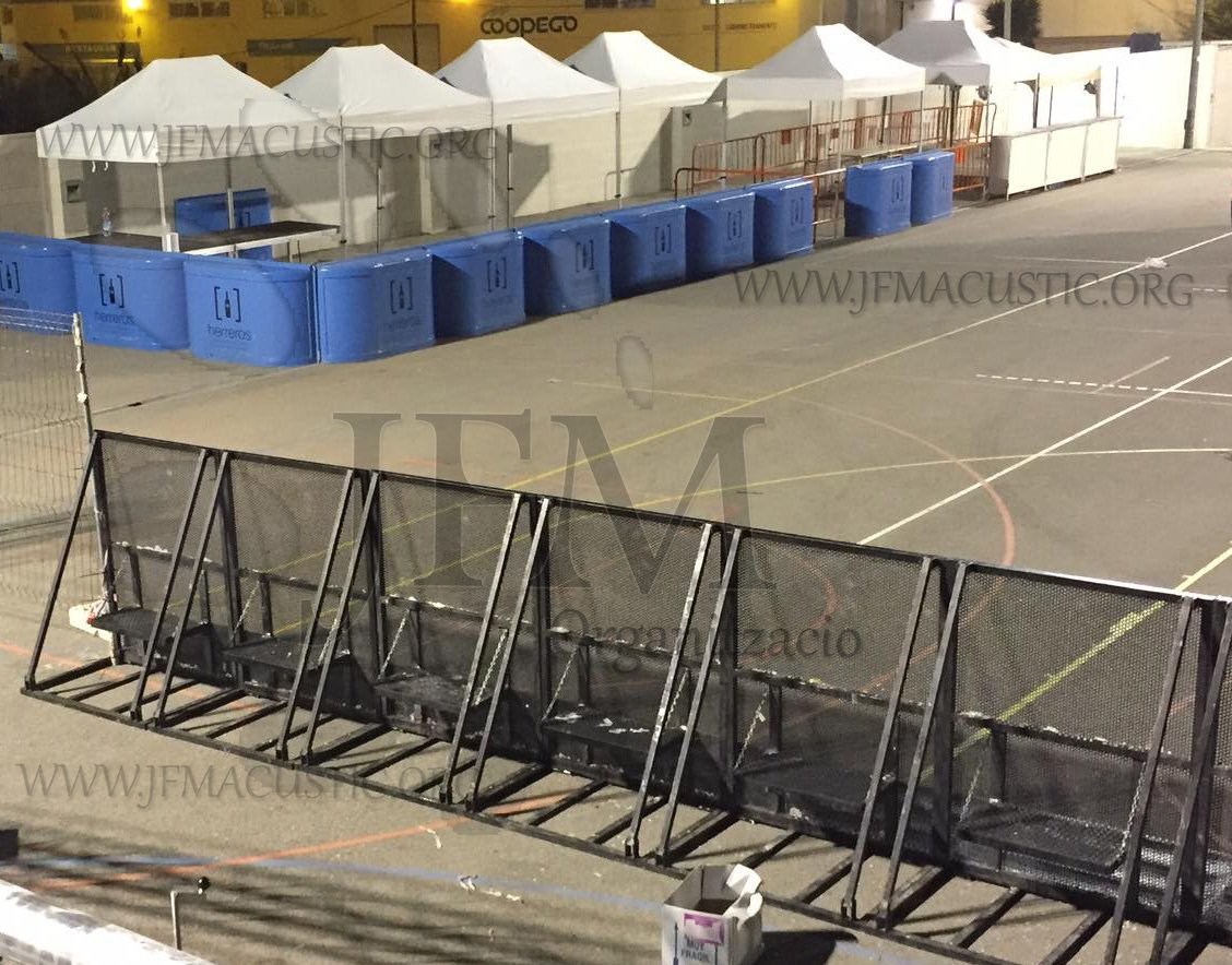 jfmorganitzacio's tweet photo. JFM también aporta materiales como carpas 3x2,vallas anti-avalanchas y WC Químicos para el festival ''INSIDIOUS'', en Pego. https://t.co/mSaUzJrNIj