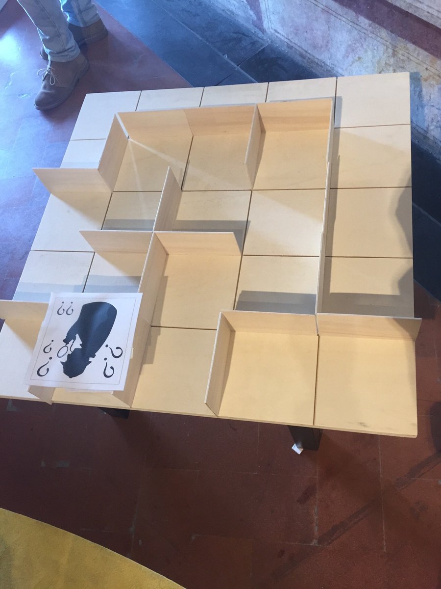 tizianaferrando's tweet photo. Cerchiamo gli indizi in Sherlock a Robotville. Chi sarà il colpevole? #festivalscienza #scuoladirobotica https://t.co/DCr4IZTe8d