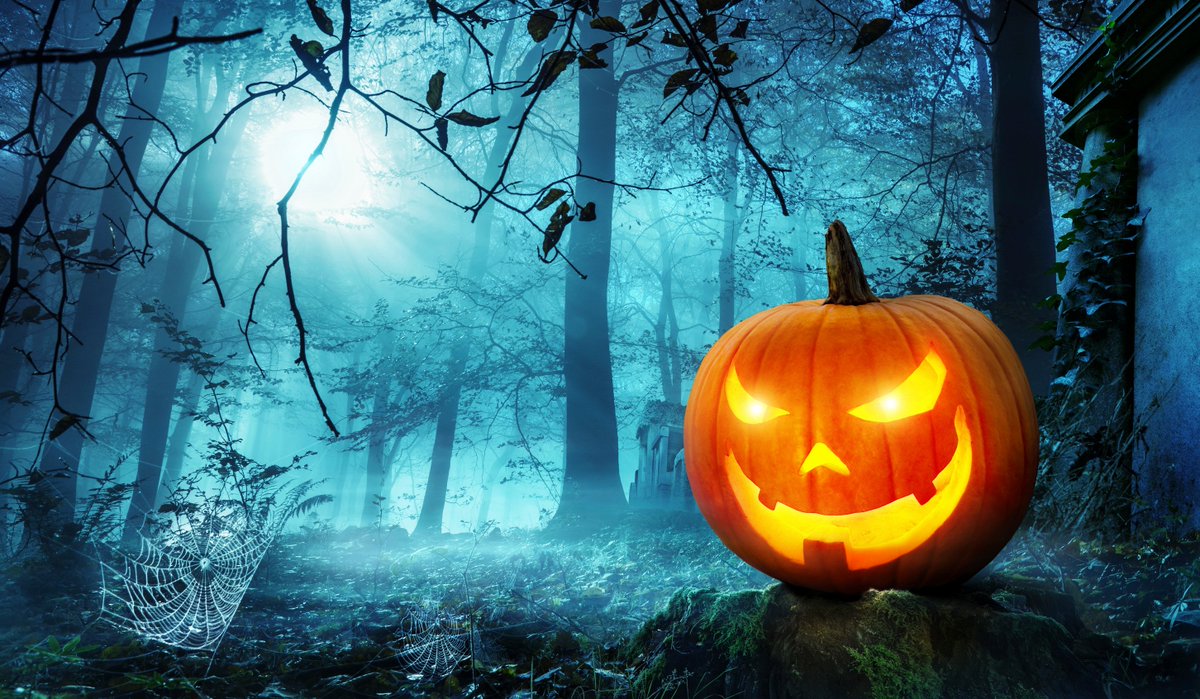 Just getting in the mood for today's #CakeClubHour and it's #Halloween theme...