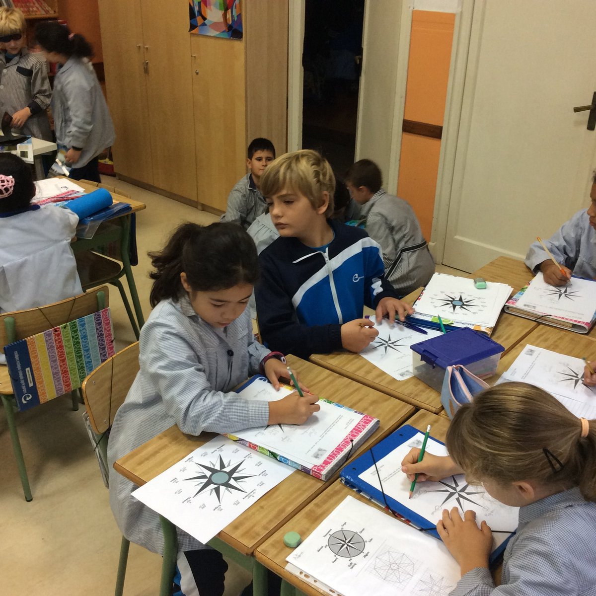 EscolapiesLL's tweet photo. A CM, treballem el projecte Terra
@EscolapiesLL @ampalluria #projecteterra https://t.co/Xr8Eokgox4