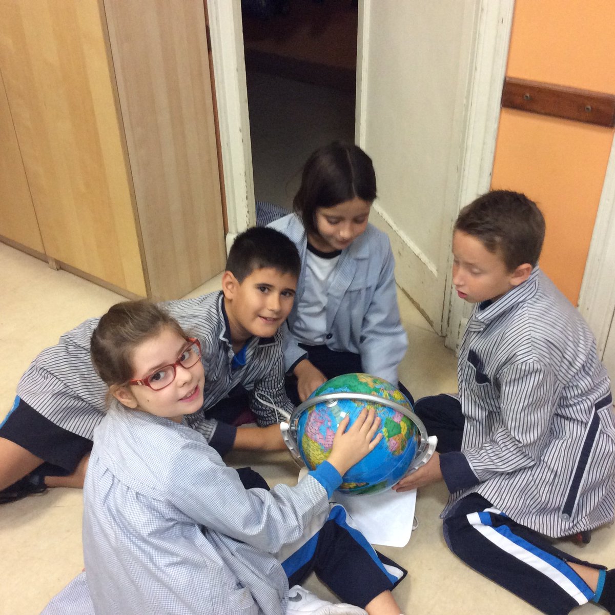 EscolapiesLL's tweet photo. A CM, treballem el projecte Terra
@EscolapiesLL @ampalluria #projecteterra https://t.co/Xr8Eokgox4