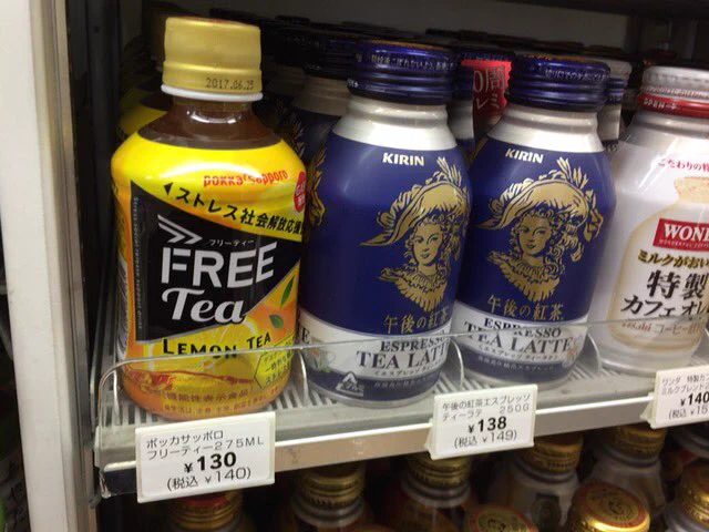 コンビニで堂々と万引きした外国人は何も悪くなかったｗ問題は商品名の「FREE TEA」