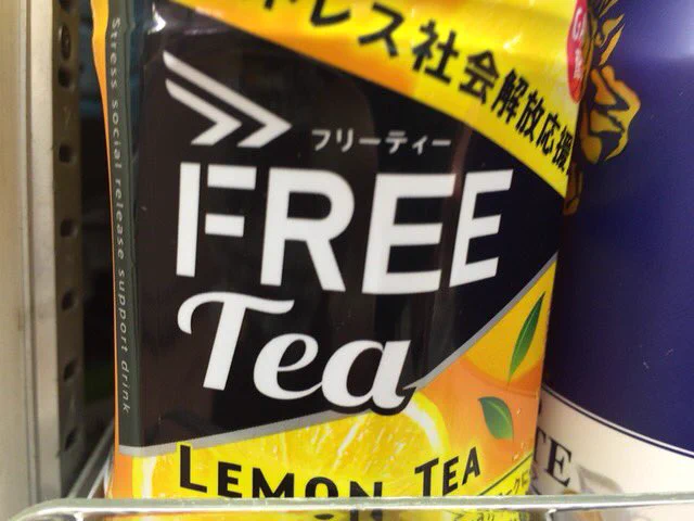 コンビニで堂々と万引きした外国人は何も悪くなかったｗ問題は商品名の「FREE TEA」