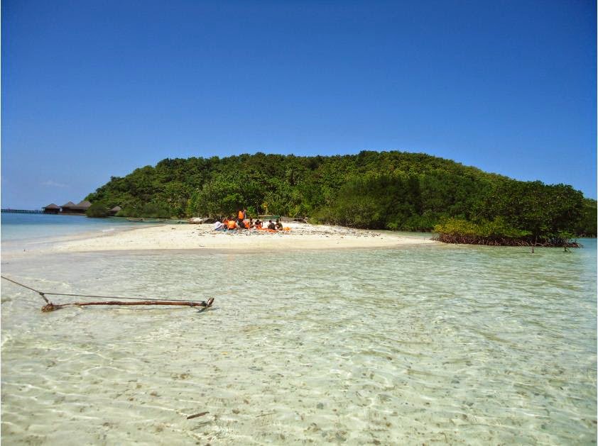 8. Pulau Pahawang, terletak di perairan Lampung. Rugi nih, kalau nggak nyebur