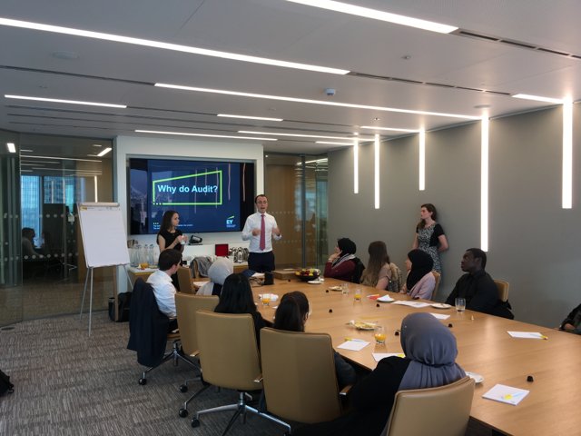 Alex Lee <a href="/ey/">EY</a> back in London with team teaching exciting path to Audit with TTLG London students