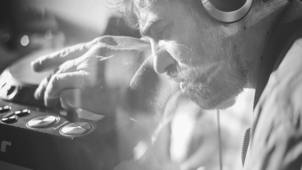 El #ViernesDeMix de hoy lo firma #BoombastickDJ, de #CombaCr3w.

Y viene avalado por el programa <a href="/NaturalSelekted/">Natural Selekted</a> bit.ly/BoombastickMix