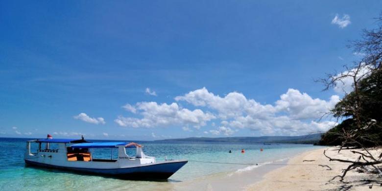 9. Pulau Moyo di NTB. Kabarnya Putri Diana &amp; Mick Jagger pernah liburan disini. Hmm...masak kita kalah :(