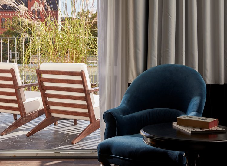 YONDERfr's tweet photo. Le Sir Savigny, nouvel hôtel estampillé @Design_Hotels à Berlin, vient d'ouvrir ses portes >> https://t.co/QjrSgm5qID https://t.co/aMyXIEINbH