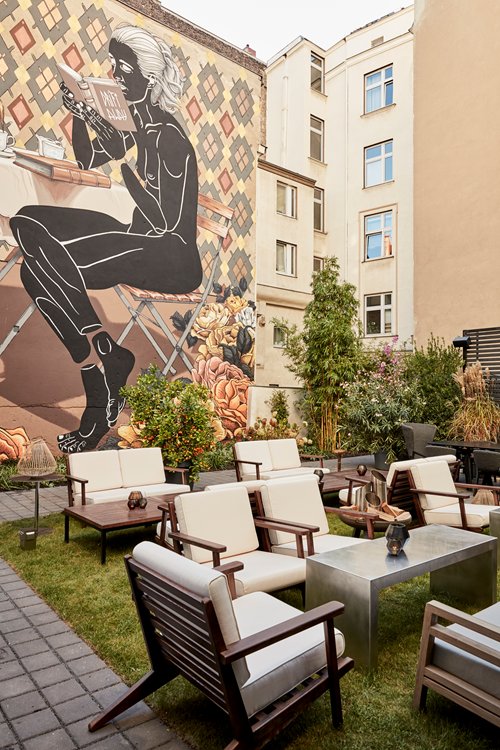 YONDERfr's tweet photo. Le Sir Savigny, nouvel hôtel estampillé @Design_Hotels à Berlin, vient d'ouvrir ses portes >> https://t.co/QjrSgm5qID https://t.co/aMyXIEINbH