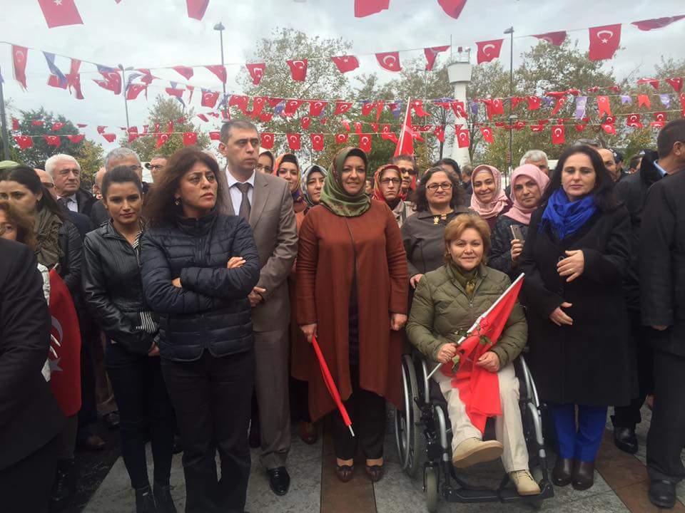akkadinbeykoz's tweet photo. 29 Ekim Cumhuriyet Bayramı Çelenk koyma töreninden... @SeymaDgc @gaye_zayf https://t.co/OwYXTgySWz