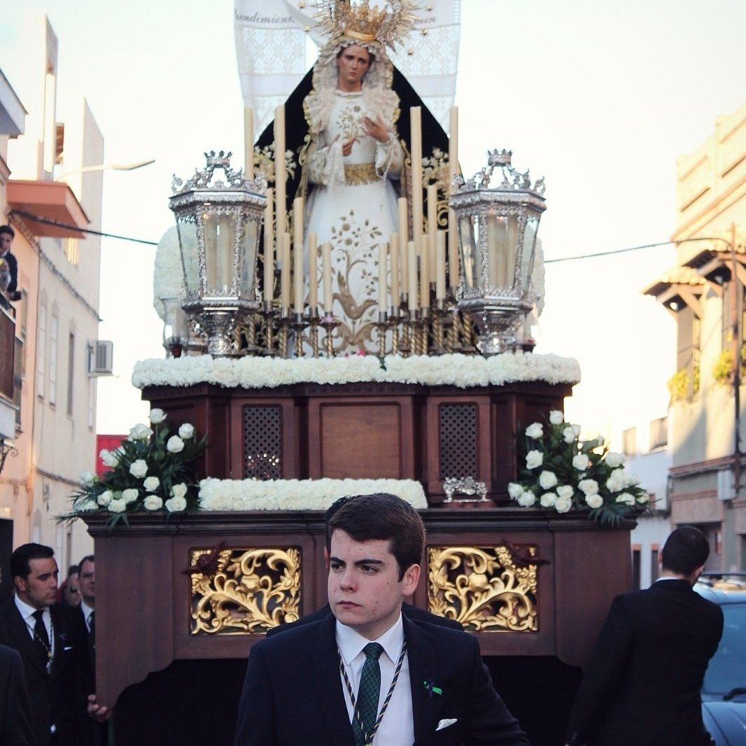 lasemana's tweet photo. Pablo Navarro, diputado de Formación de @PrendimientoDH, designado Exaltador de las Cruces de Mayo 2017 #DosHermanas #TramoCofrade https://t.co/3d2JhJR25R
