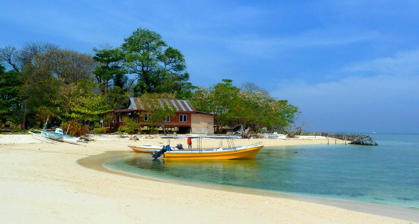 10. Pulau Samalona, di Sulawesi Selatan. Pulau ini dpt ditempuh slma 30 menit dr kota