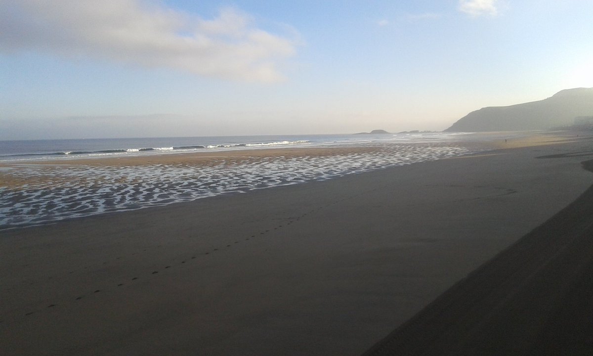MOORESKOLA's tweet photo. Eguraldi zoragarriya ta 0.5m inguruko olatutxoak. Dia espectacular con olas como de 0.5m en #zarautz https://t.co/5mM7FEmmpI