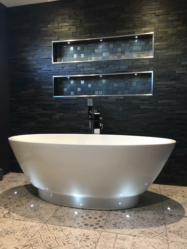 lincstiles's tweet photo. Hope you agree with us that this bathroom that we supplied and fitted the tiles for looks absolutely stunning !! https://t.co/XMJwK6Ty1e