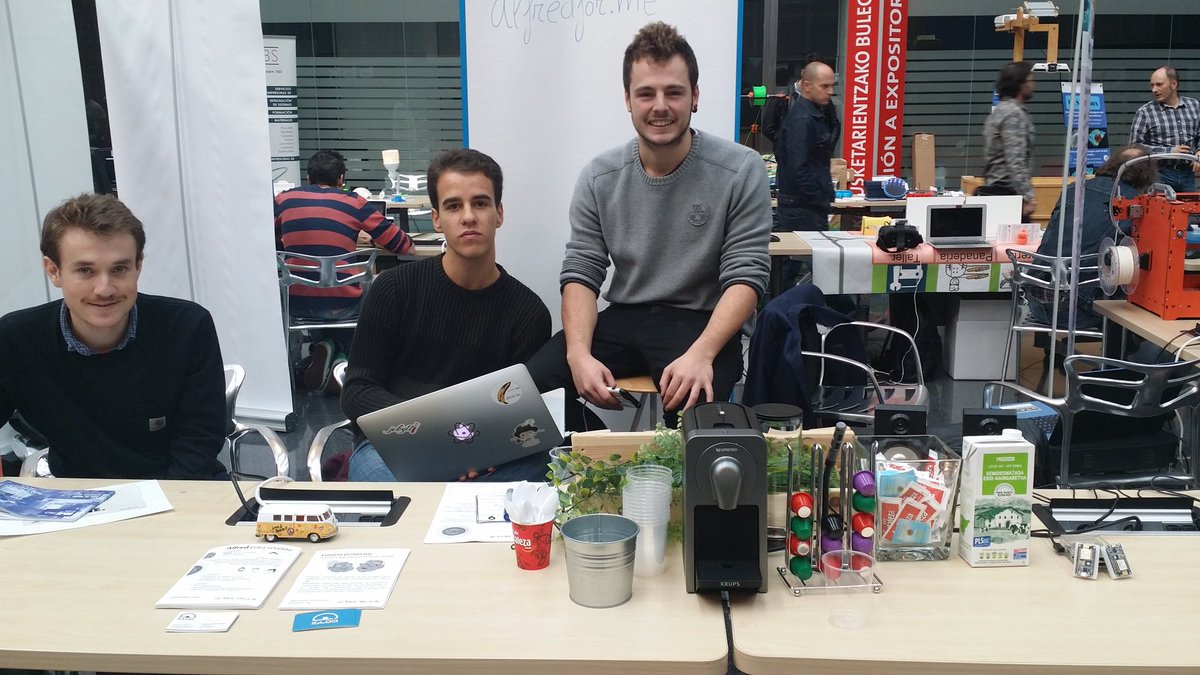 Emprendedores de <a href="/IglooBilbao/">Igloo Bilbao</a> con su AlfredFor.me pídele tu café por voz y la máquina te lo hace. Geniales!