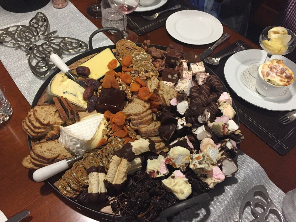 holtj3000's tweet photo. How amazing is this fruit and cheese platter! Our director of research is also an amazing chef! Xx https://t.co/jxg27JEeDt