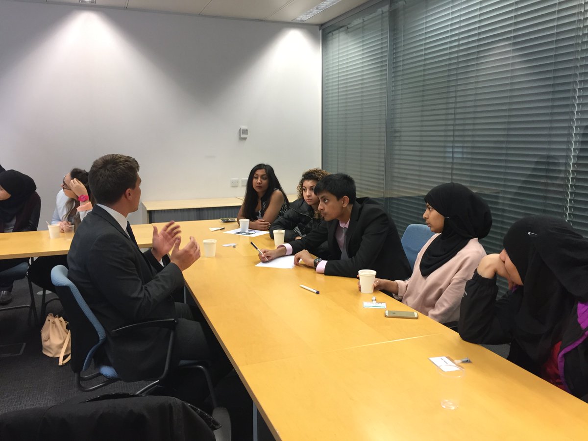 LookingGlass_UK's tweet photo. #Tom Harvey-Brown and team at Marsh Ltd successfully engaging TTLG London students on an exciting career in the insurance profession https://t.co/PLp5xrIcg0