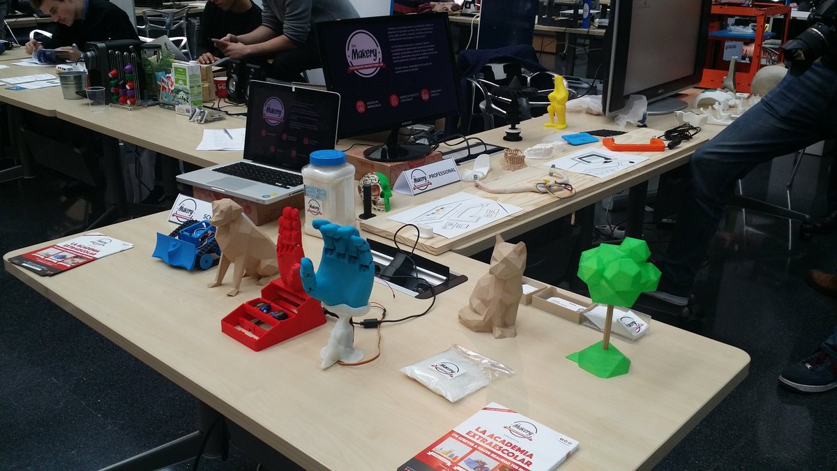 betabeersBIO's tweet image. Stand @jointhemakery de @taZEBAez  @en @bimehackday #bimehd