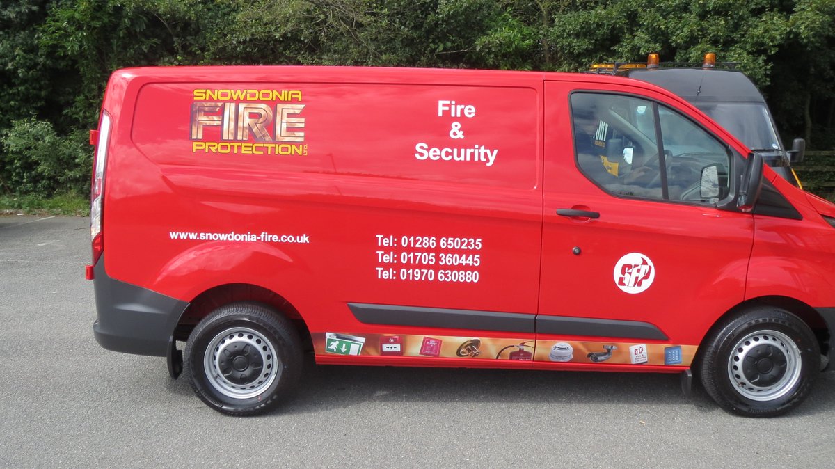 XposeMediaLtd's tweet photo. @snowdoniafire 
#vehiclegraphics #signs #digitalprinting #llangefni https://t.co/f40Hg64lK3