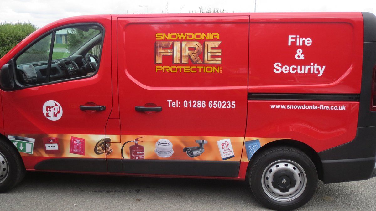 XposeMediaLtd's tweet photo. @snowdoniafire 
#vehiclegraphics #signs #digitalprinting #llangefni https://t.co/f40Hg64lK3