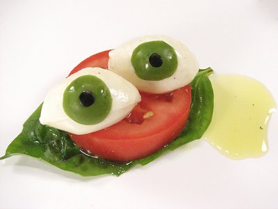 FODO1's tweet photo. Fruit-Rich Mediterranean Diet with Antioxidants May Cut Age-Related Macular Degeneration Risk by More than a Third https://t.co/VbEcKwYuDx https://t.co/jeYZbW7xvc