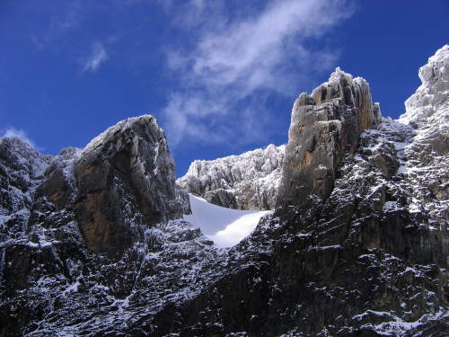 The #RwenzoriMountains are #Africa's only #snowcappedMountain Range. #Hiking #VisitUganda <a href="/BradtGuides/">Bradt Guides</a> <a href="/GeoffWalkerNZ/">Geoff Walker</a> <a href="/safaribookings/">SafariBookings</a>