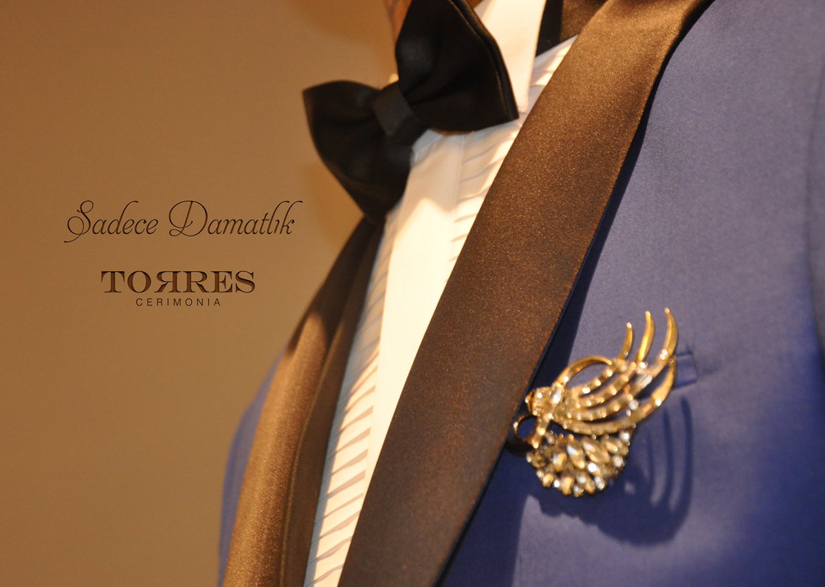 Look at the shining man on mirror! Aynadaki parlayan yıldıza bak!
#TorresCerimonia #Smokin #Damatlık #Düğün #Tux #Tuxedo #Wedding