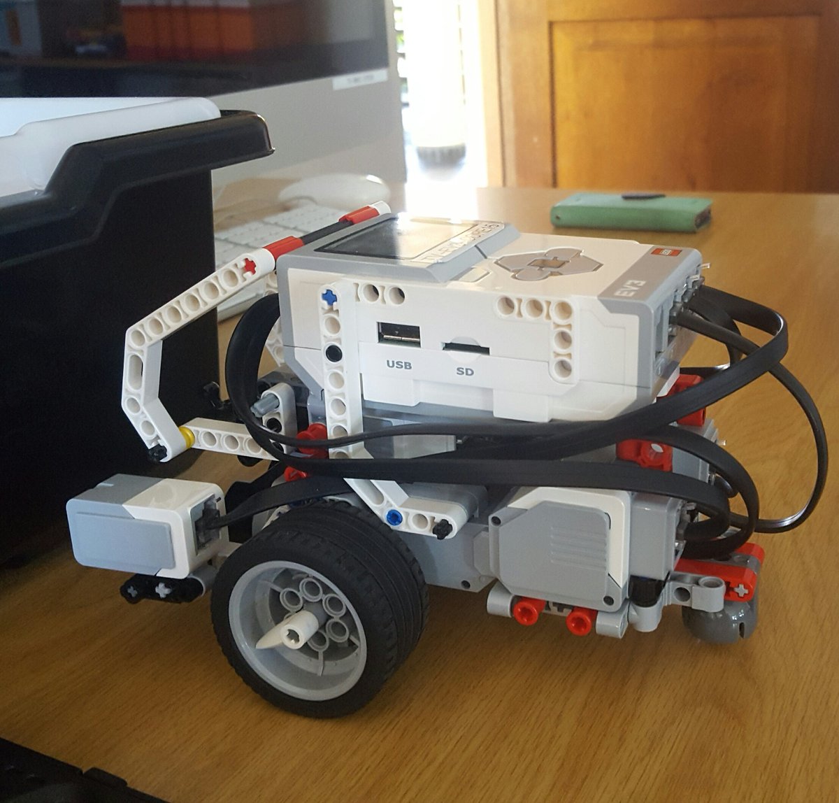 SofiaSfreeman's tweet photo. Teachers Robotics training with WeDo 2 and Programming EV3's with ultrasound. @ParklandsTweet https://t.co/4IDzHGkNaI