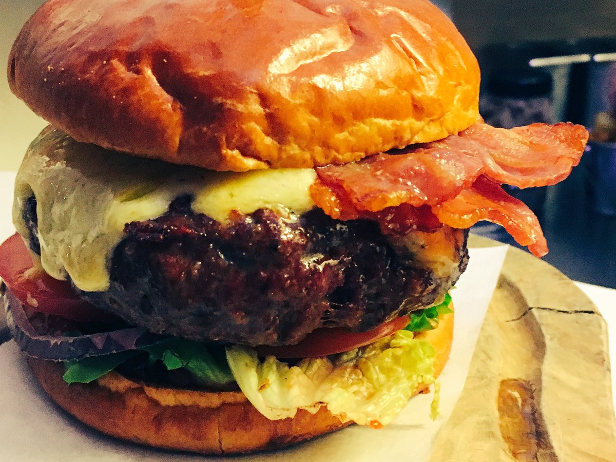 oldchainpier's tweet photo. #hungry? Fancy one of our #yummy #burgers for #lunch?? https://t.co/r3cIc3Jn8y