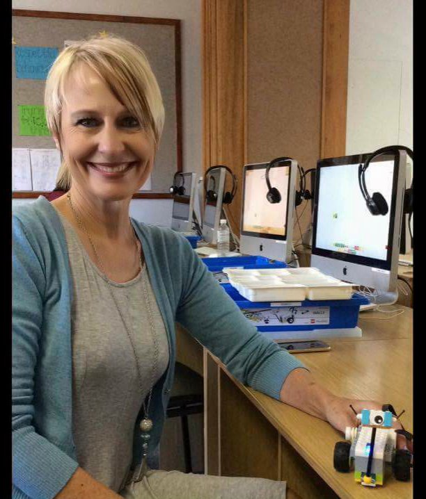 SofiaSfreeman's tweet photo. Teachers Robotics training with WeDo 2 and Programming EV3's with ultrasound. @ParklandsTweet https://t.co/4IDzHGkNaI