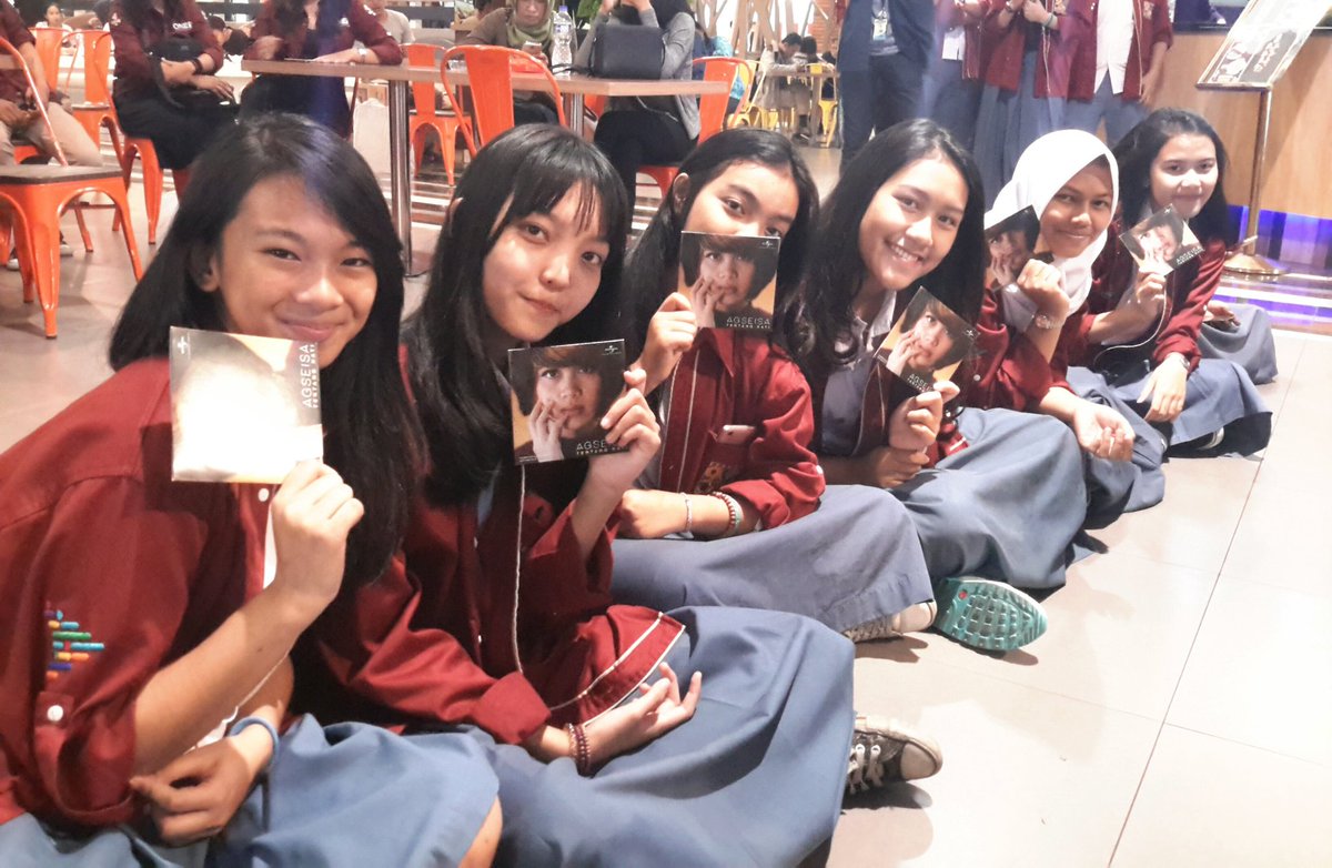 Keseruan temen-temen <a href="/99ersAmbassador/">99ers Ambassador</a> di #9COUSTIC :D 99ers yuk ikut gabung di 9coustic Special Sumpah Pemuda langsung dari Foodpoint BEC.