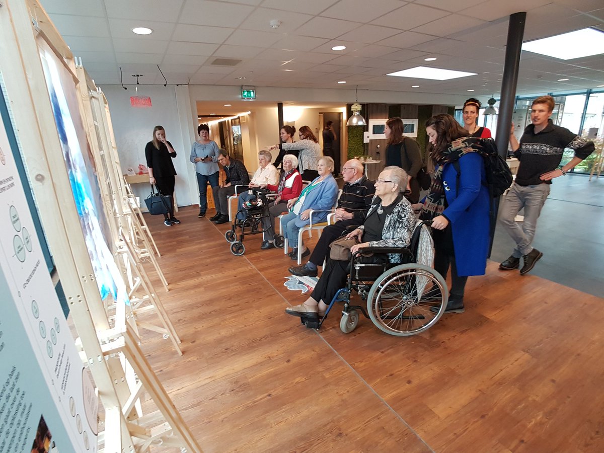 RonKrielen's tweet photo. De deelnemers van NIEUW/OUD 2.0 op bezoek bij #vitalis #berckelhof tijdens de #DDW16 kijkend naar hun eigen resultaten! @Berckelhof https://t.co/jxqIGunJTj