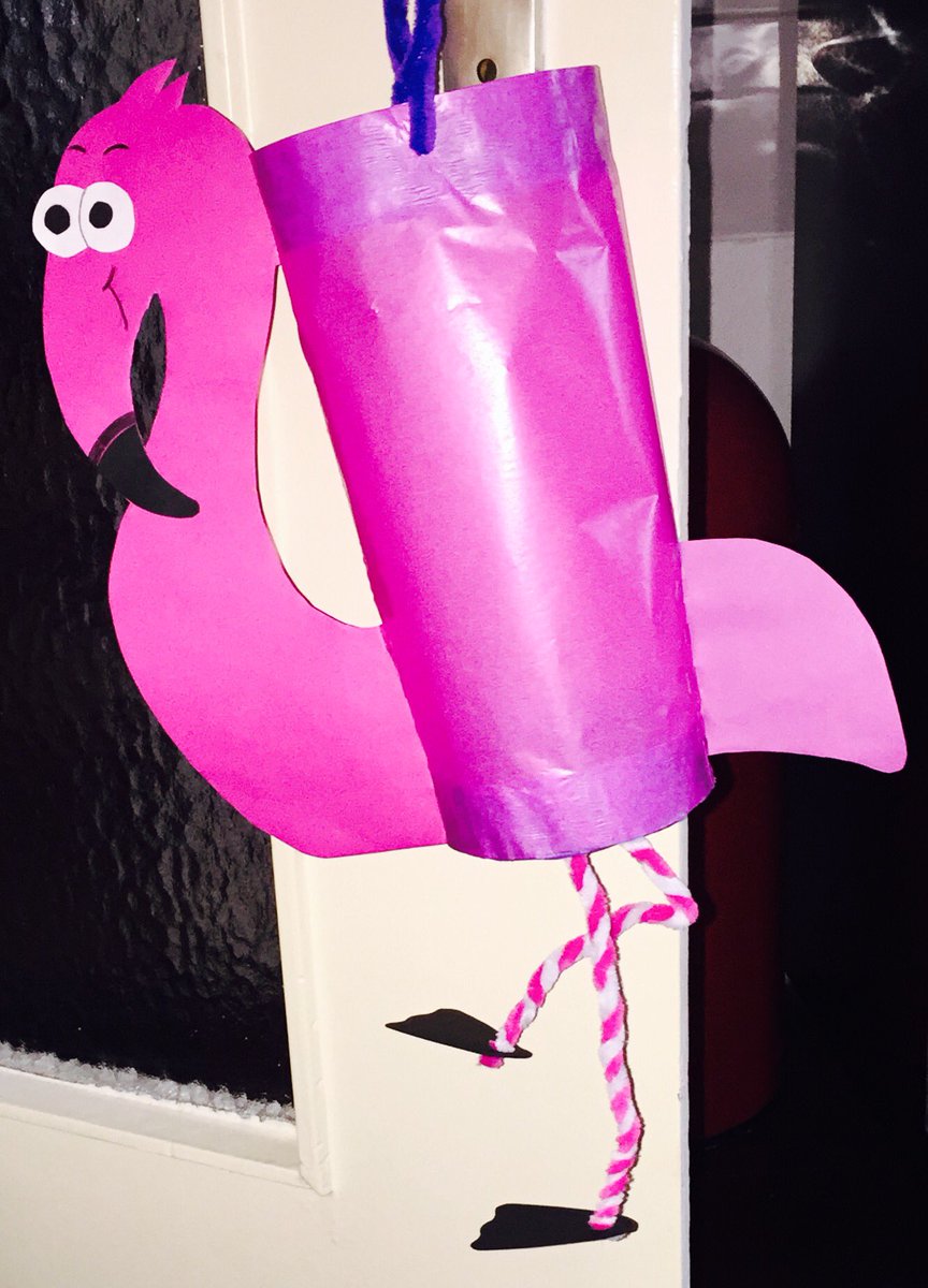 Sarahs_cat's tweet photo. Sankt Martin kann kommen...❤�� #bastelfieber #wundefinger https://t.co/U8dPGwJZpI