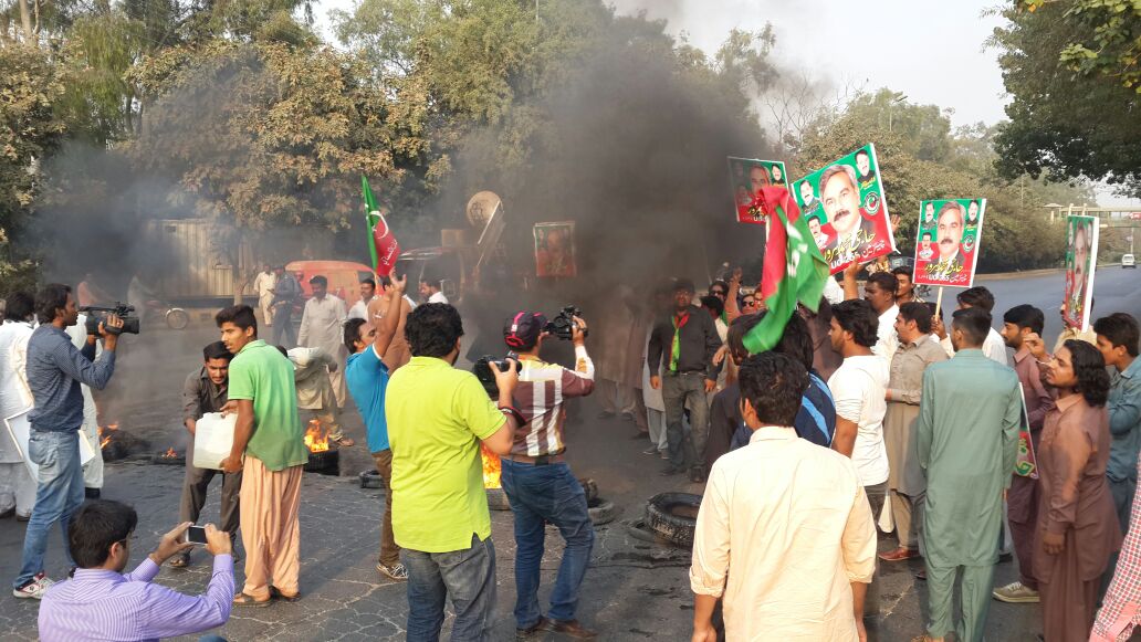 ali___khan's tweet image. Meanwhile at Thokar Niaz Beg Lahore
#LockdownUpdates