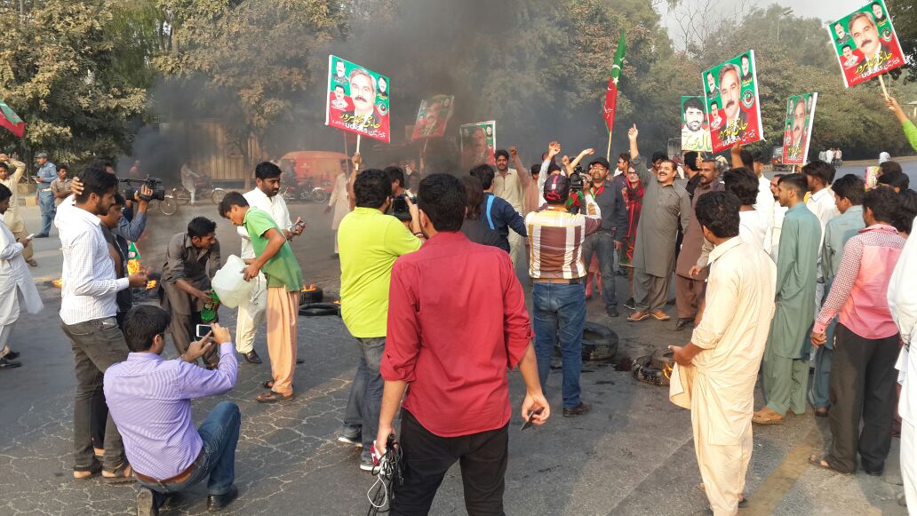 ali___khan's tweet image. Meanwhile at Thokar Niaz Beg Lahore
#LockdownUpdates