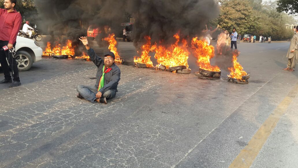 ali___khan's tweet image. Meanwhile at Thokar Niaz Beg Lahore
#LockdownUpdates