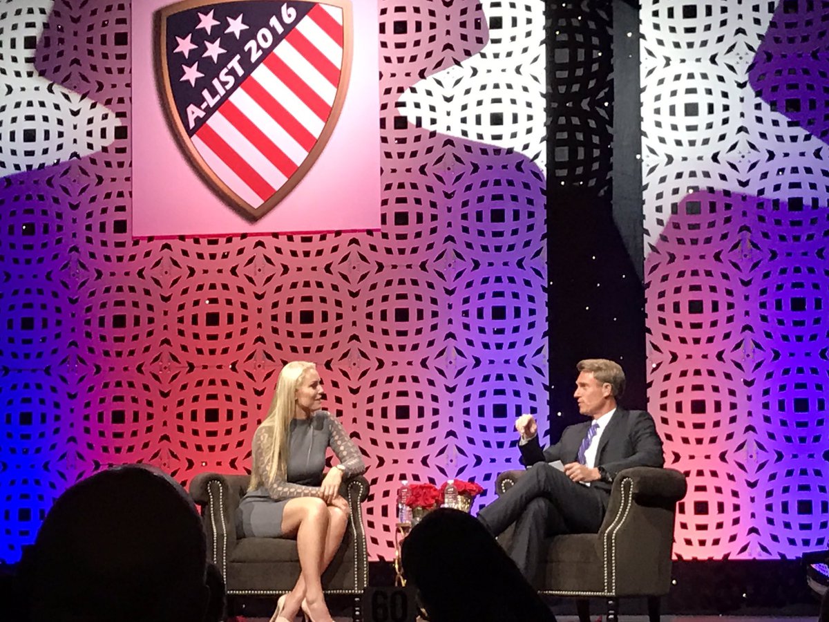 lindseyvonnfans's tweet photo. @lindseyvonn speaking at the @AuroraEDC A-List 2016 Event in Denver yesterday 😃 | 📷:MattRenoux/CTU/LynnBartels #AuroraEDC #AList2016 https://t.co/Lh28XhVHBl
