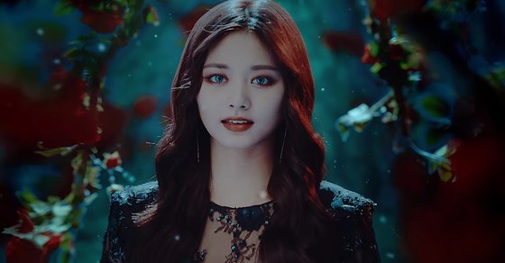 OnceFalando's tweet image. "A solidão me fez emo,gótica,rockeira"