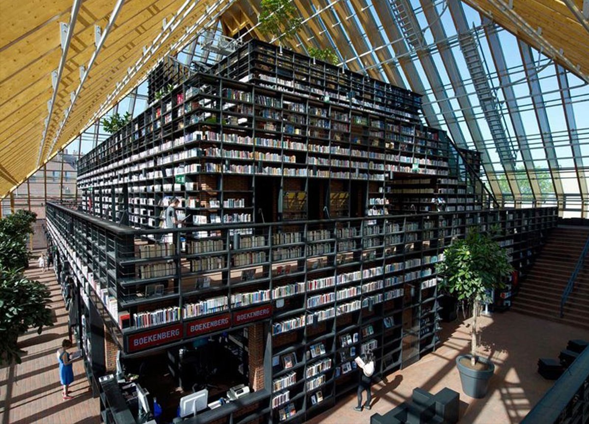 SalamandraEd's tweet photo. La Montaña de Libros, la #biblioteca de Spijkenisse de Rotterdam, propone 500 metros de ruta ascendente a través de libros. ¡Impresionante! https://t.co/m3eG8OPK1F