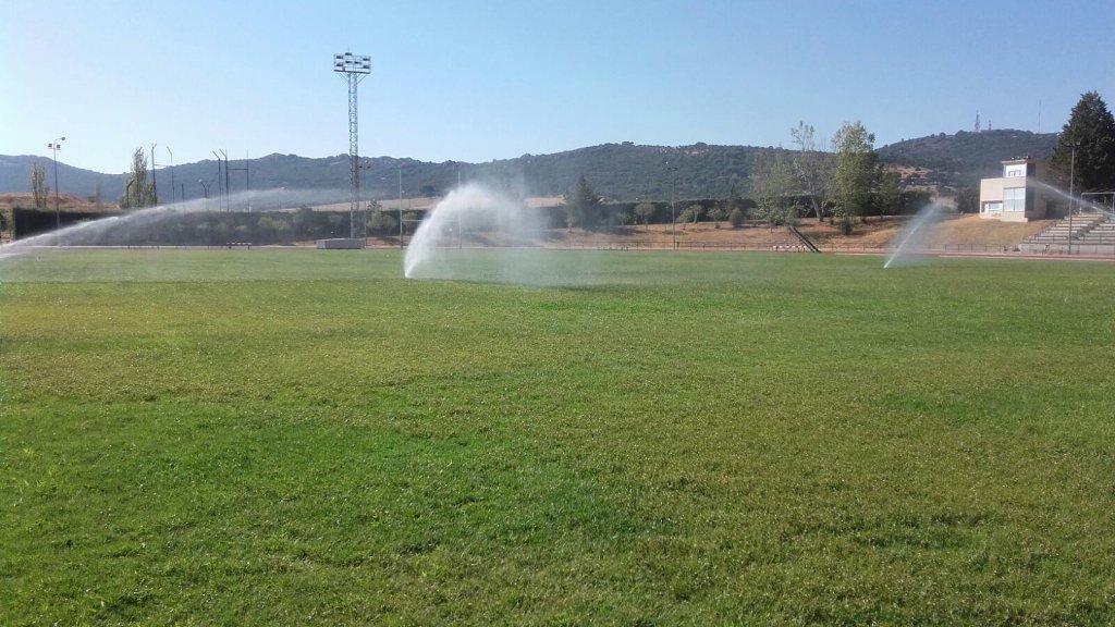 CARCaceres1981's tweet photo. Otoño dará tregua primaveral disfrutala en #ElCuartillo  jorn. 6 #DHB #Rugby @CarCaceres1981 @iirugby sáb 16:30h https://t.co/uGBpw2NVGA