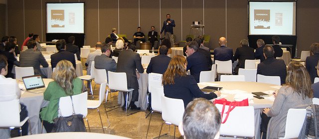 segurostv's tweet photo. . #InsuranceRevolution2016 reúne a medio centenar de expertos para analizar la transformación digital del #seguro https://t.co/LTuIUPXOOL https://t.co/LUja77pxEq