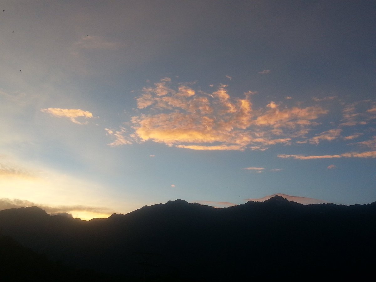 yoneibis's tweet photo. Porque a pesar de cualquier mala circunstancia o tormenta de ayer. Dios siempre nos regala lindos amaneceres! @MeridaVenezuela #meridabonita https://t.co/A88ASZW1XV