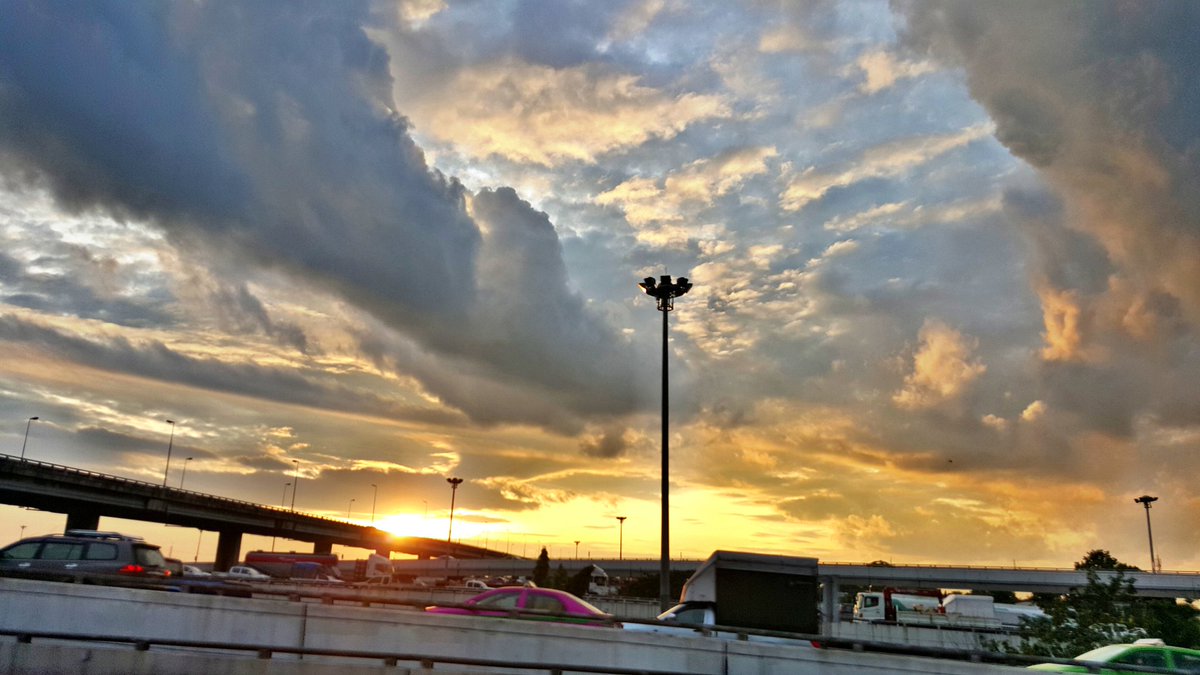 yim_sansuk's tweet photo. ไกลไกลจักใกล้ใกล้
 เพียงยื่นใจไว้ให้ถือ
 ใกล้ใกล้แค่ปลายมือ
 ยื่นเพียงมือมาเกี่ยวใจ https://t.co/AMrg5fo0qO