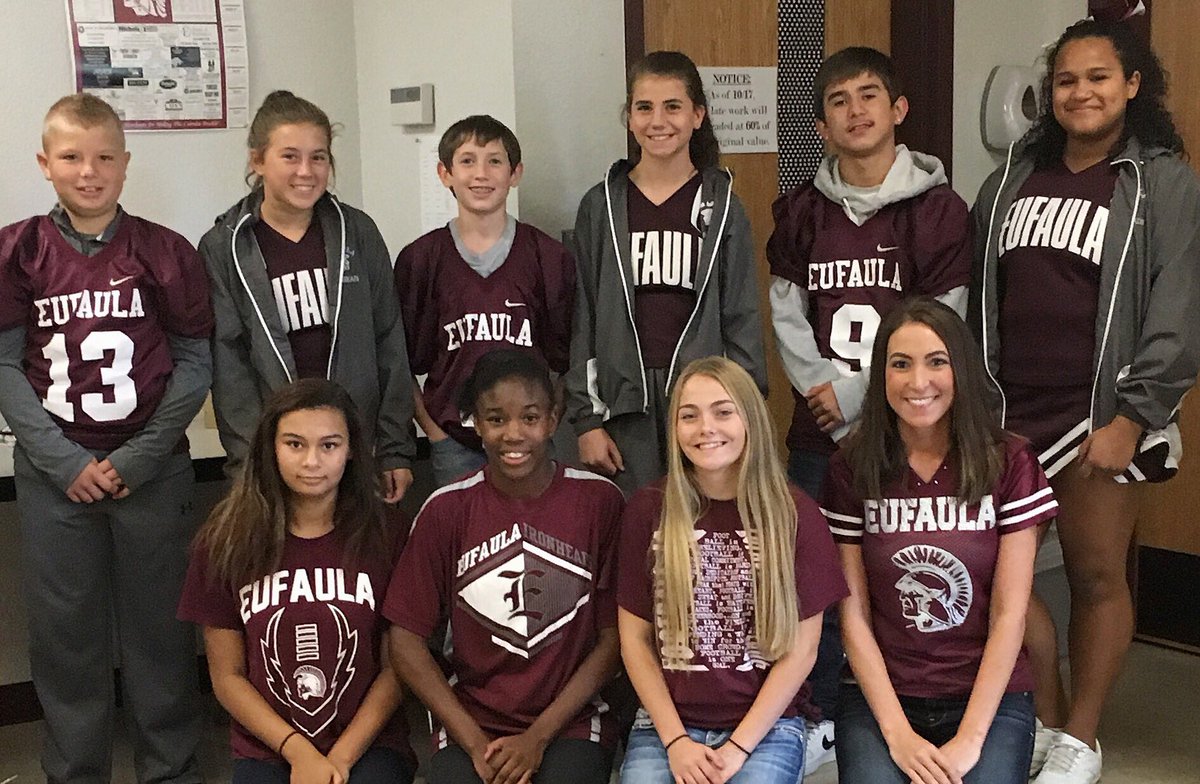 beingMsP's tweet photo. A few of my Red Ribbon Week favorites! πππΊπΈ #MaroonPower #PatrioticDay #CamoDay #FavTeamDay #beingMsP https://t.co/SzN8QjQTfg