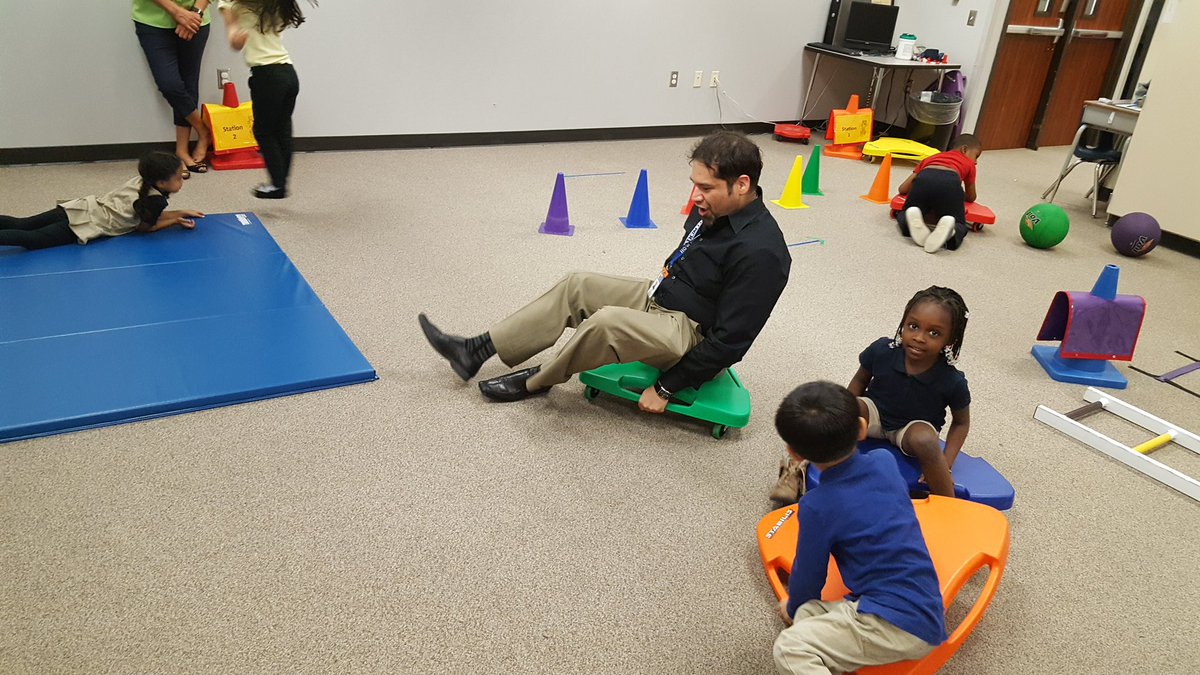 carter_ABLHICKS's tweet photo. When your AP joins ABL activities @HicksTigers @jdortiz877 https://t.co/k3t5zQmsbk